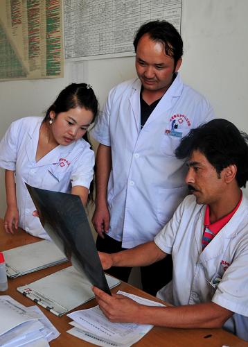 新疆农村少数民族聚居区医疗条件明显改善