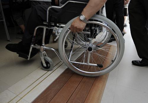 广州亚运城积极完善残疾人设施建设