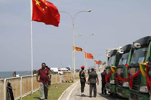 中国向斯里兰卡捐赠大型设备