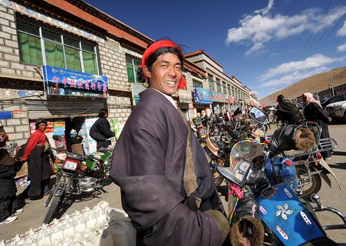 西藏农牧民收入连续7年两位数增长