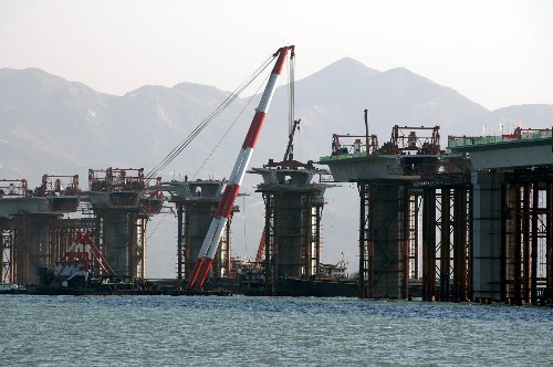 深圳湾跨海大桥工程进展顺利