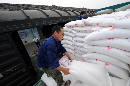安徽支援四川地震灾区首批大米发往灾区