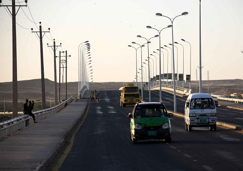 中苏人民友谊大桥给苏丹人带来交通便利