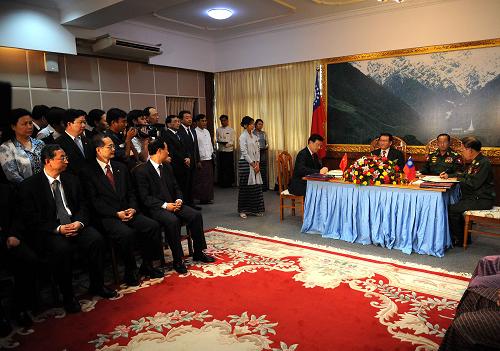 李长春出席中缅有关合作协议签字仪式