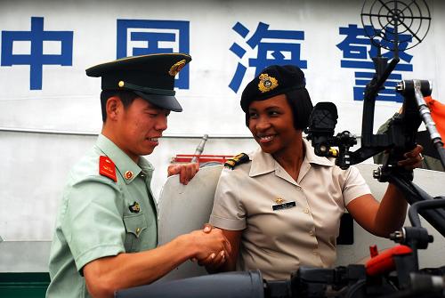18国海上执法官员与中国海警进行执法交流
