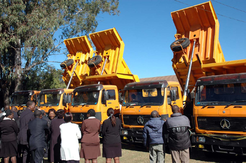 中国首次向津巴布韦出口矿山卡车