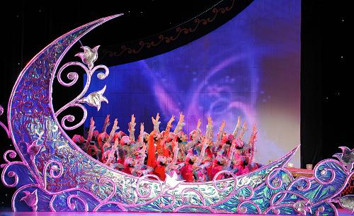 庆祝宁夏回族自治区成立50周年歌舞晚会在银川举行