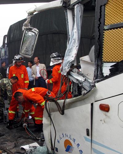 安徽芜宣高速公路连环车祸导致11人死亡