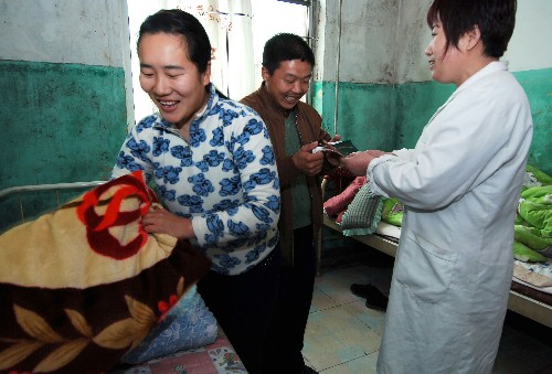 辽宁绥中:新型农村合作医疗缓解农民看病难题