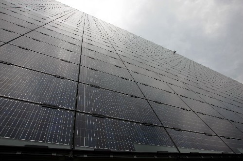 巨型太阳能发电幕墙亮相无锡