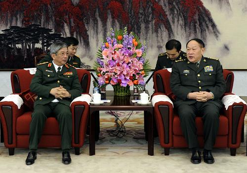 梁光烈会见越南国防部副部长