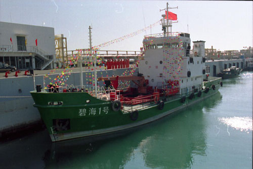 碧海一号浮油回收船在惠州大亚湾启用