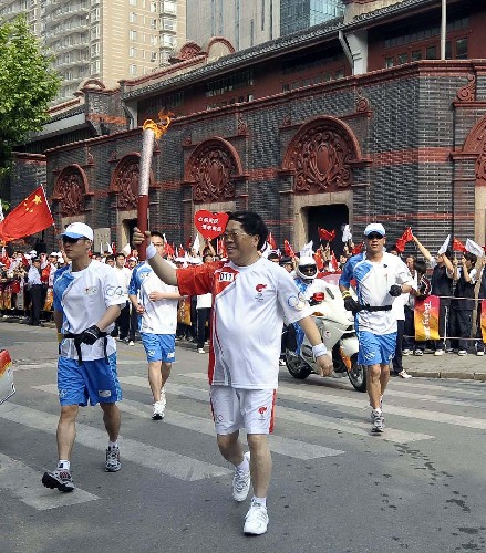 北京奥运圣火在上海传递