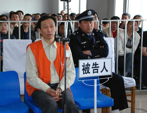 庆安公安局原副局长渉嫌雇凶报复开庭审理
