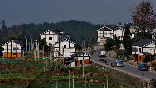 2月10日,在贵州省绥阳县蒲场镇,100多户村民新修