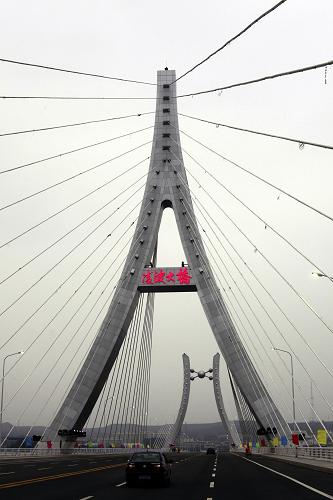 河南洛阳凌波大桥建成通车