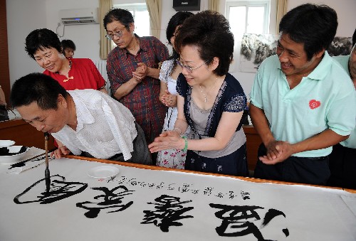 两岸爱心人士捐助北京残疾人温馨家园