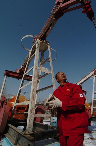 春节期间陕北3万石油工人坚守岗位保生产