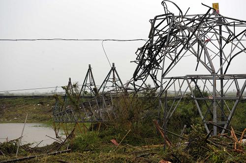 台风黑格比造成广东海陵岛断路断电