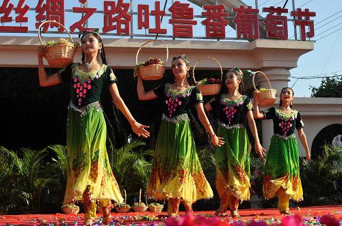 中国丝绸之路吐鲁番葡萄节开幕