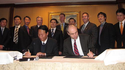 上海振华重工与美国港口集团举行签约仪式