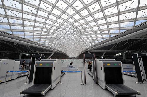 亚洲规模最大客运枢纽广州南站启用