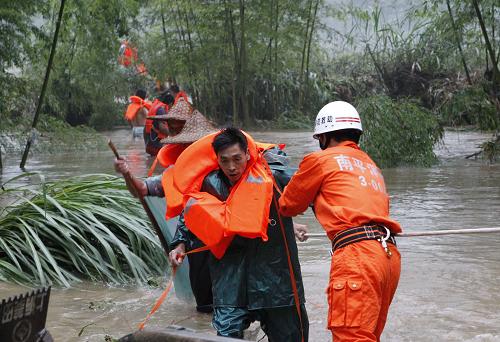 福建武夷山强降雨 5名被困群众成功获救