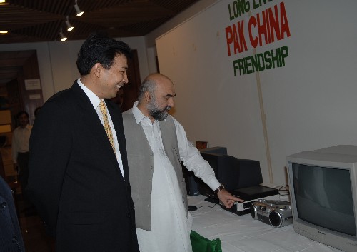 中国向巴基斯坦国家艺术馆捐赠设备