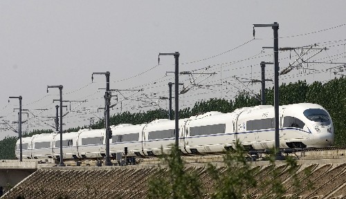 国产时速350公里和谐号动车组在京津城际铁