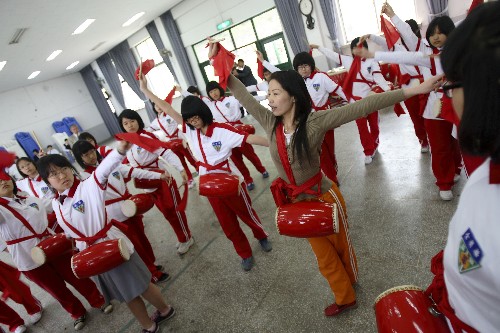 首尔华人华侨准备迎接北京奥运圣火