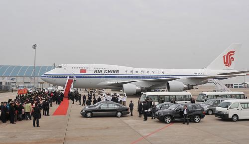 12月19日,国家主席胡锦涛乘专机抵达澳门。 新