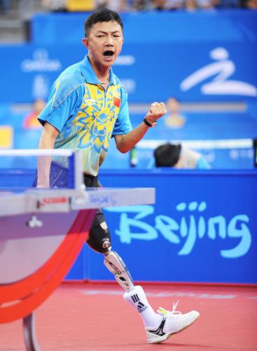 乒乓球:中国选手陈刚夺得男单M8金牌
