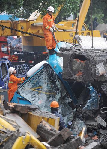 株洲红旗路高架桥坍塌事件9人遇难 现场搜救基
