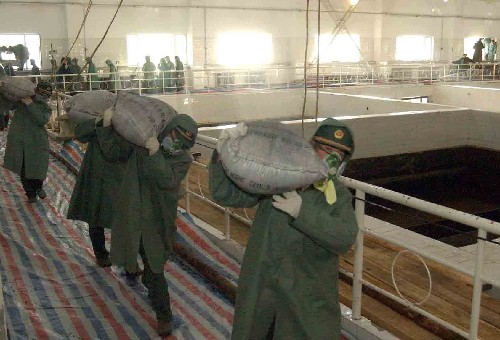 第一批增援净水用活性炭由唐山运抵哈尔滨