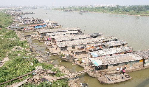 淮河"水上人家"弃船登岸保护水源