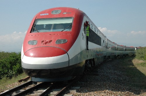 【天府生活】三中国造火车在委内瑞拉试车成功