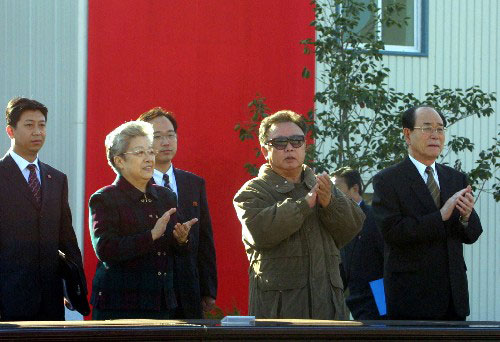 中朝领导人出席中国援建的大安友谊玻璃厂竣工