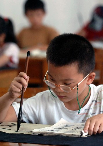 广西桂林市少年宫举办书法学习班