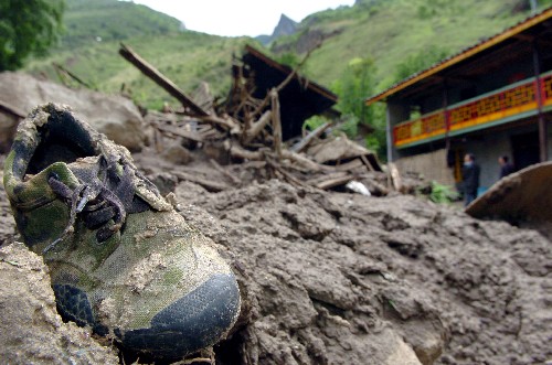 四川九龙县发生泥石流灾害 12人死亡