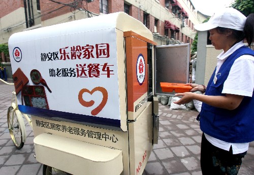 上海:关爱服务解决老人吃饭难