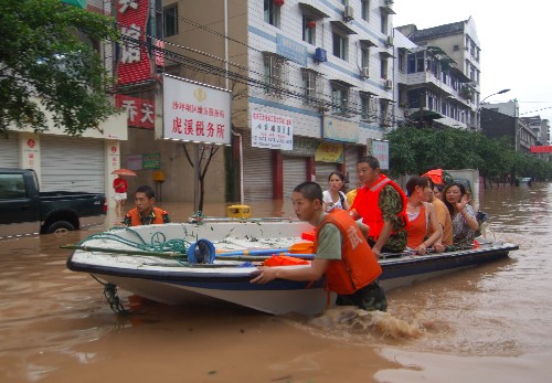 重庆市陈家桥镇7·17特大洪灾受灾群众有序返