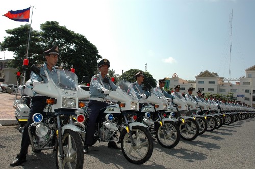 中国政府援助柬埔寨104辆警用摩托车
