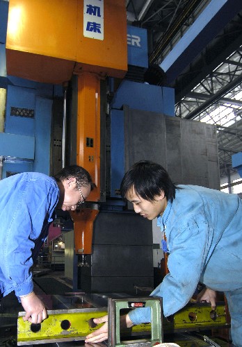 中国二重启动建造8万吨大型模锻压机