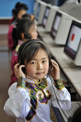 优先发展政策滋润内蒙古民族教育事业快速发