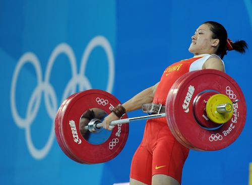 曹磊获奥运会举重女子75公斤级金牌