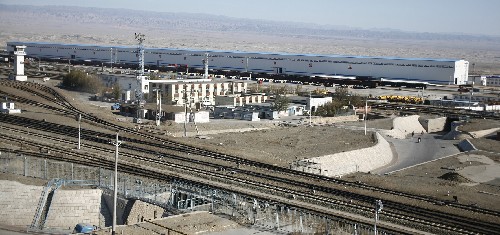 新疆阿拉山口口岸建成亚洲最大集装箱换装库