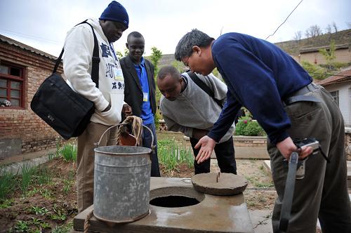 非洲7国科技人员在甘肃学习雨水集蓄利用技术