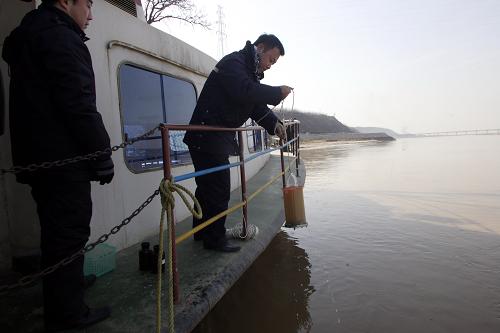 渭河柴油泄漏 陕西河南迅速启动污染应急处置