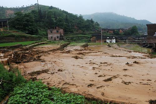 江西定南县因洪灾7人死亡、5人失踪