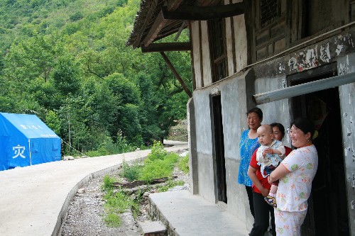 陕西汉中地震灾区农村生活逐渐恢复正常